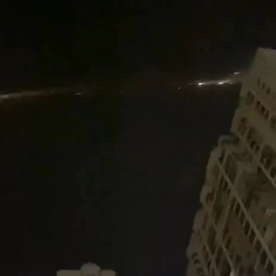 最新！哈尔滨一网友拍到不明飞行物，UFO？
