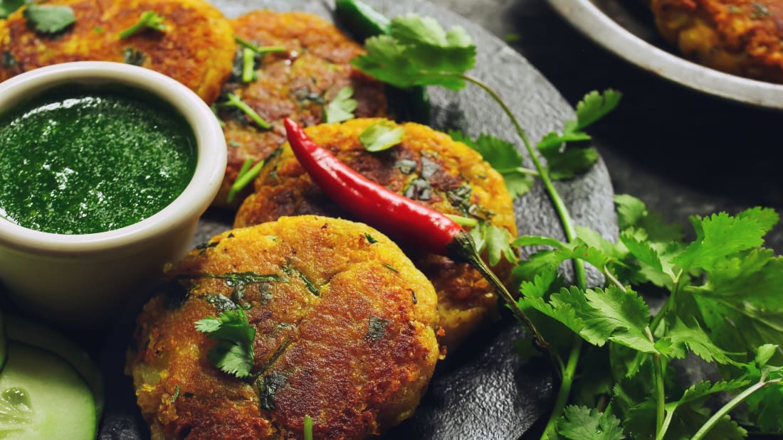Alu ki Tikki / 印度小吃 土豆(Aloo) 肉饼配香菜酸辣酱