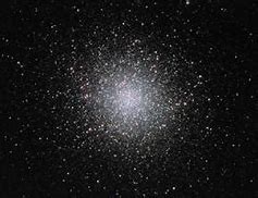 武仙座中M92是球状星团，是美观的、很明亮的星云